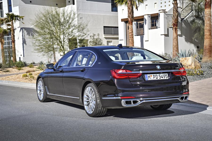  BMW M760Li xDrive V12 Excellence (G12) 2017 года  (WW) (фото 19 из 40)